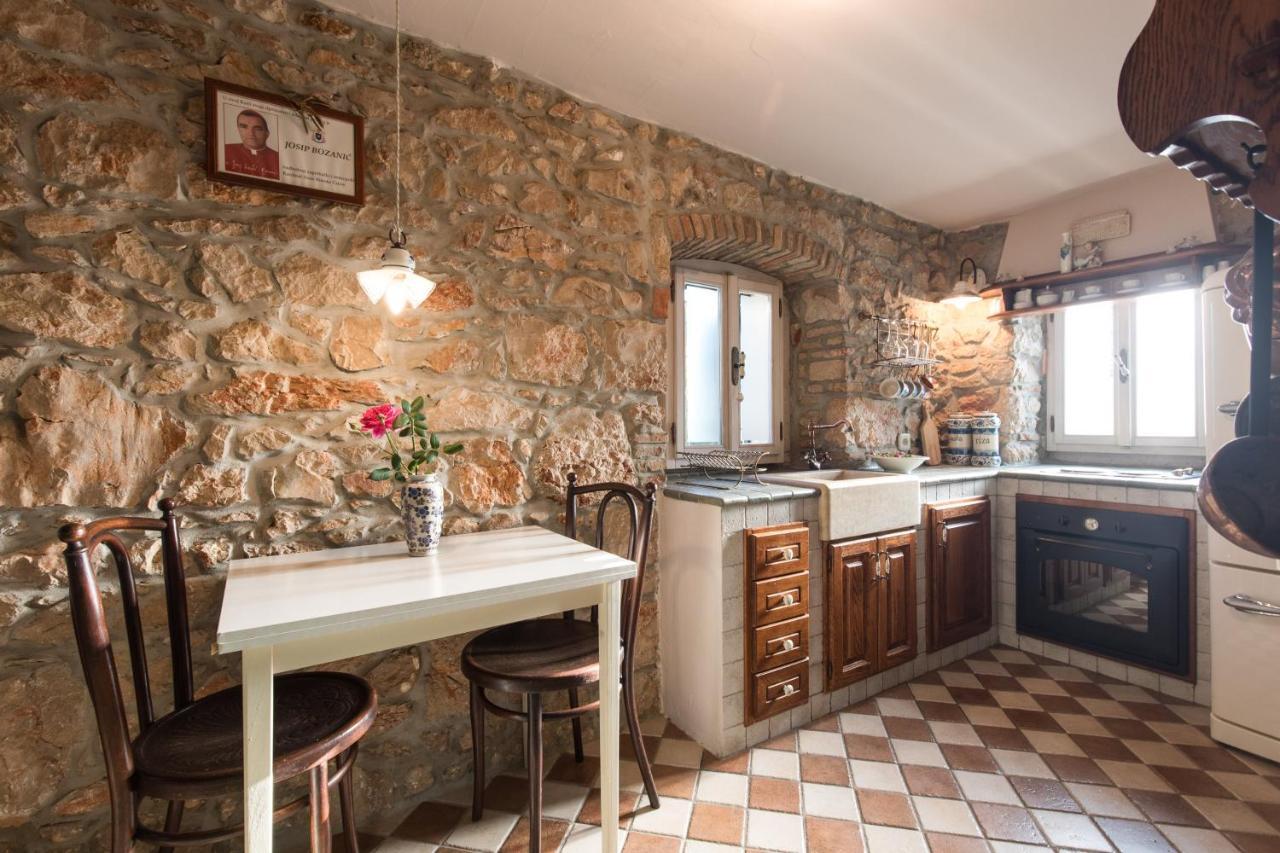 Holiday Home Bozanic Връбник Екстериор снимка