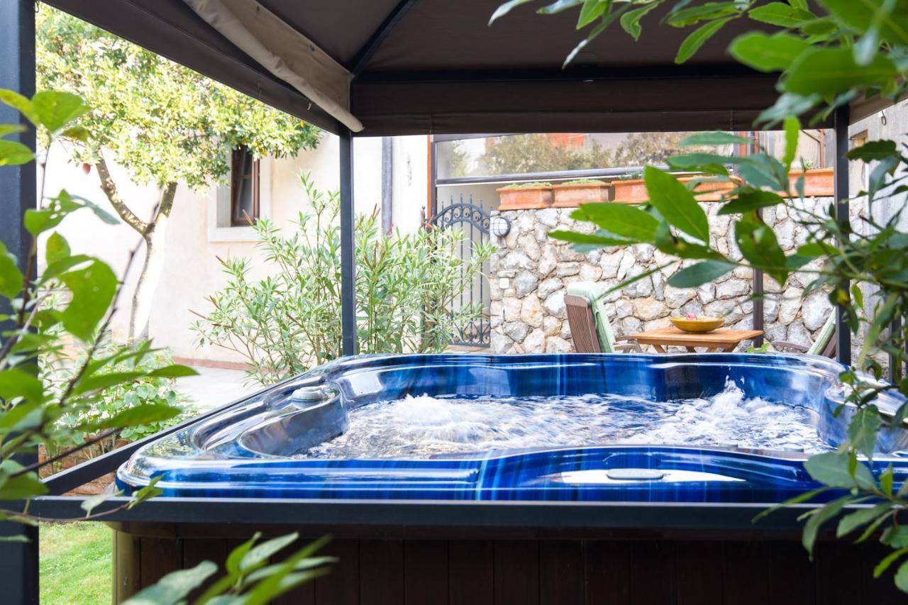 Holiday Home Bozanic Връбник Екстериор снимка